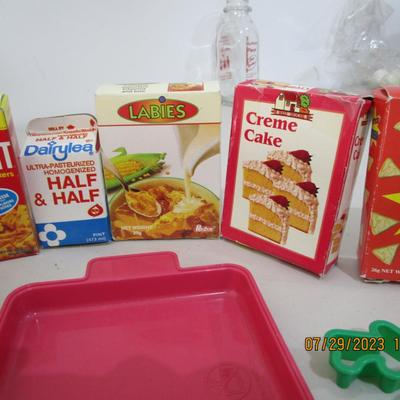 #71 Cafe box w/ pretend food boxes,  pretend food, play baking dishes