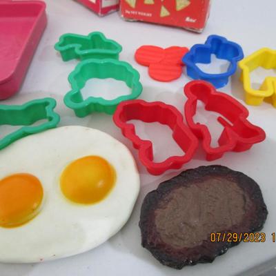 #71 Cafe box w/ pretend food boxes,  pretend food, play baking dishes