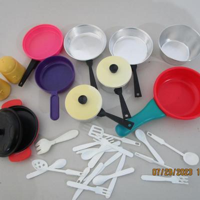#81 pretend pots, pans, utensils