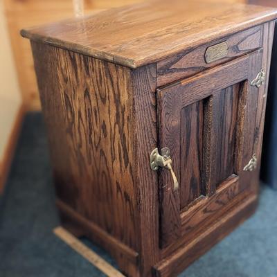 White Clad Ice Box Oak Wood End Table