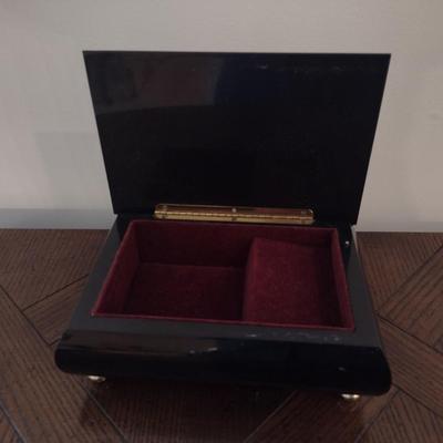 Black Lacquer Wood Music Box
