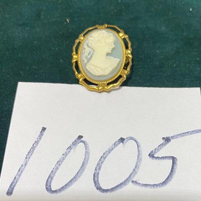 Vintage Cameo Pin
