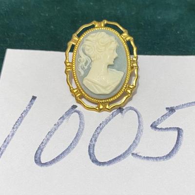 Vintage Cameo Pin