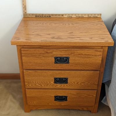 Oak 3 Drawer Night Stand