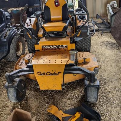 Cub Cadet Tank Commercial LZ