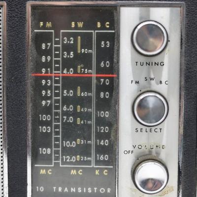 Vintage Magnavox Portable Radio