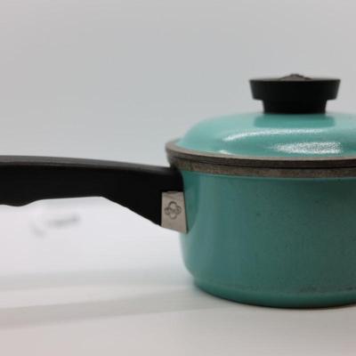Club Vintage Teal & White Pots W/ Lids