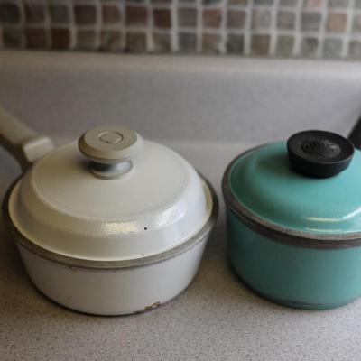 Club Vintage Teal & White Pots W/ Lids
