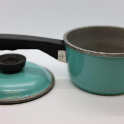 Club Vintage Teal & White Pots W/ Lids
