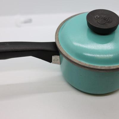 Club Vintage Teal & White Pots W/ Lids