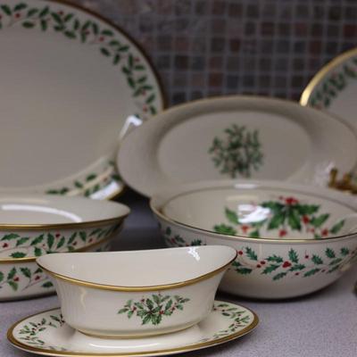 Lenox Holiday Set - (14) Piece Set