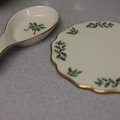 Lenox Holiday Set - (14) Piece Set