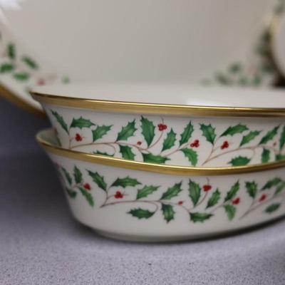 Lenox Holiday Set - (14) Piece Set