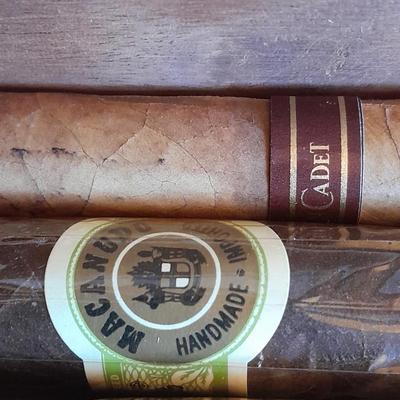 Woodsmen Wooden Cigar Humidor Box with cigar companion book