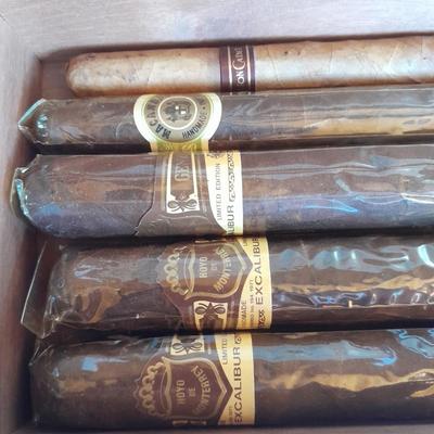 Woodsmen Wooden Cigar Humidor Box with cigar companion book