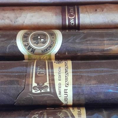 Woodsmen Wooden Cigar Humidor Box with cigar companion book