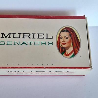 Muriel Senators Cigar box with vintage Colibri Mono gas tabletop lighter