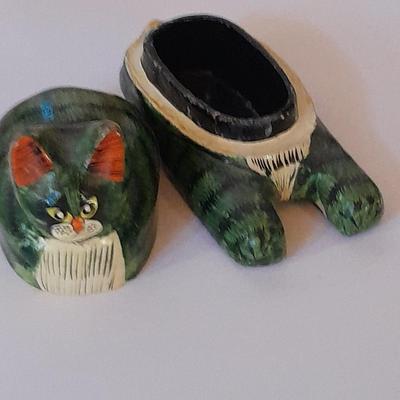 Cat Collectibles, metal three kitty wall hook, glass cat, two small cat books and more