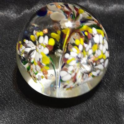 Beautiful etched glass Daffodil vase with two art deco MCM paper weights