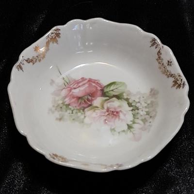 George and Martha Washington Salt and Pepper Shakers with porcelain hat pin holder and RW Bavaria small dish