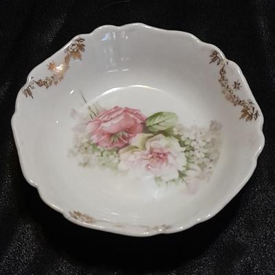 George and Martha Washington Salt and Pepper Shakers with porcelain hat pin holder and RW Bavaria small dish