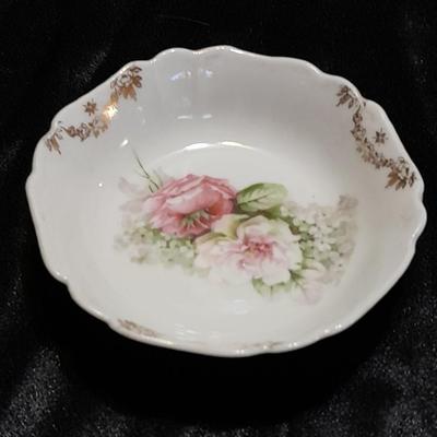 George and Martha Washington Salt and Pepper Shakers with porcelain hat pin holder and RW Bavaria small dish