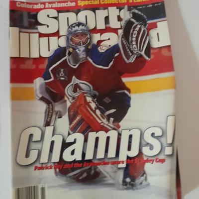 Colorado Avalanche Memorabilia bears, Mugs, and magazines