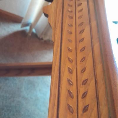 Wood side / End table with carved leaf design comes with black lamp
