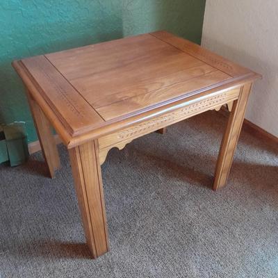Wood side / End table with carved leaf design comes with black lamp