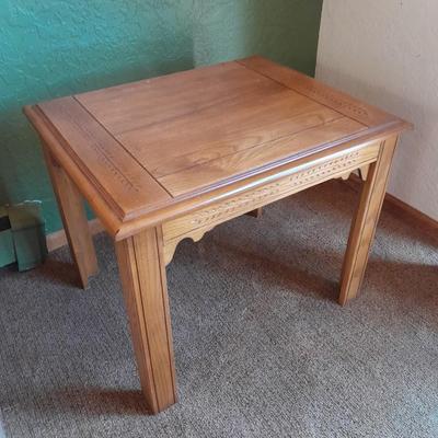Wood side / End table with carved leaf design comes with black lamp