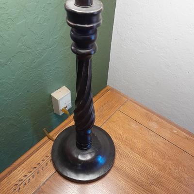 Wood side / End table with carved leaf design comes with black lamp