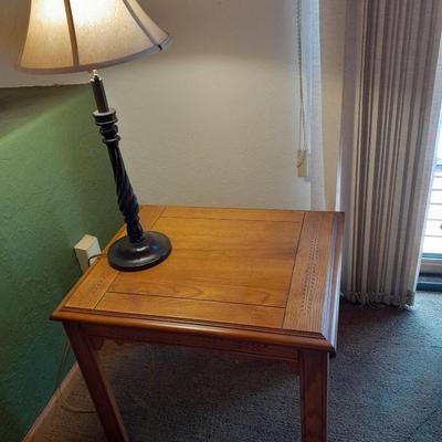 Wood side / End table with carved leaf design comes with black lamp