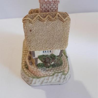 David Winter The cat pipe Inn and RETIRED Department 56 "Dickens' Village Mill