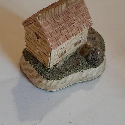 David Winter The cat pipe Inn and RETIRED Department 56 "Dickens' Village Mill