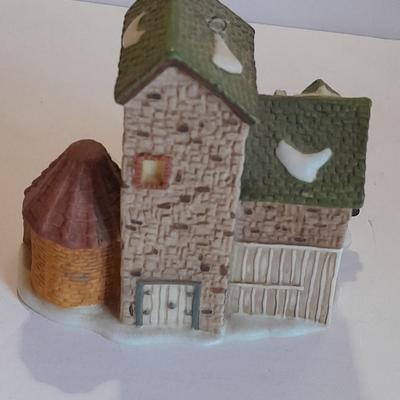 David Winter The cat pipe Inn and RETIRED Department 56 "Dickens' Village Mill