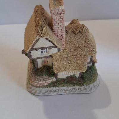 David Winter The cat pipe Inn and RETIRED Department 56 "Dickens' Village Mill
