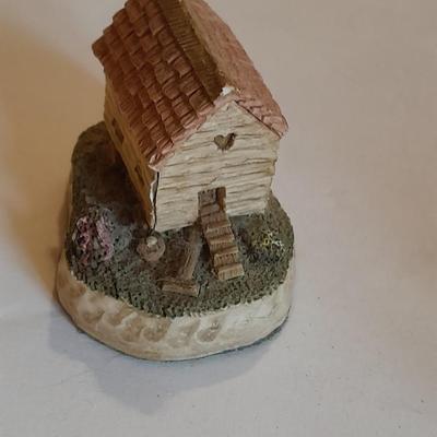 David Winter The cat pipe Inn and RETIRED Department 56 "Dickens' Village Mill