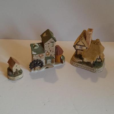 David Winter The cat pipe Inn and RETIRED Department 56 "Dickens' Village Mill