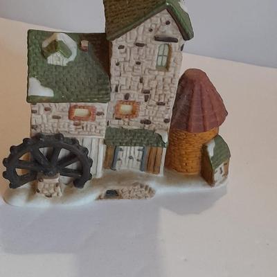 David Winter The cat pipe Inn and RETIRED Department 56 "Dickens' Village Mill