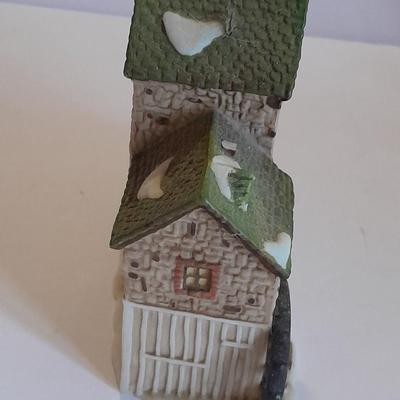 David Winter The cat pipe Inn and RETIRED Department 56 "Dickens' Village Mill