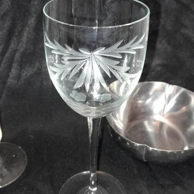 Etched glass Daffodil case and ball vase with etched stemware