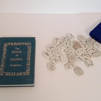 Rune Stone Set with The book of Runes by Ralph Blum