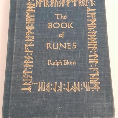 Rune Stone Set with The book of Runes by Ralph Blum