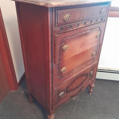 Antique chest of drawers