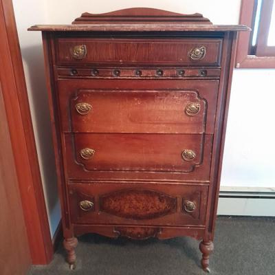Antique chest of drawers