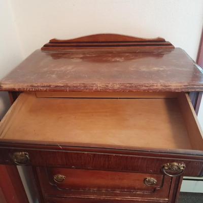 Antique chest of drawers