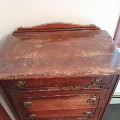 Antique chest of drawers