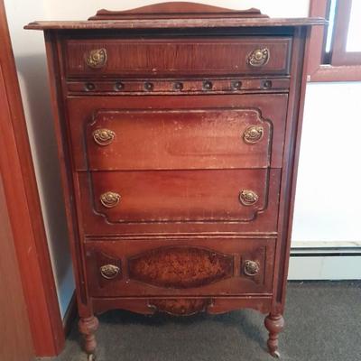 Antique chest of drawers