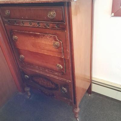 Antique chest of drawers