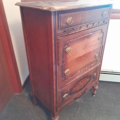 Antique chest of drawers